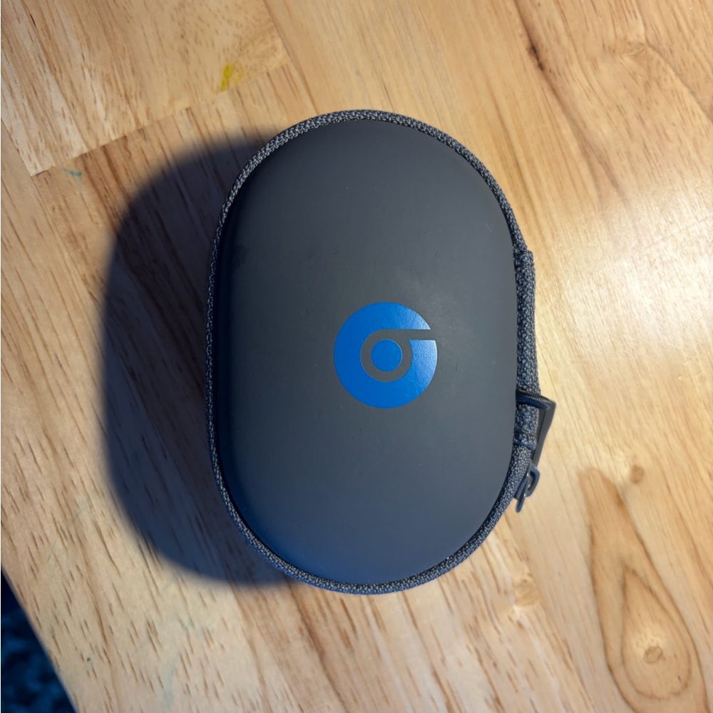 Beats by Dre Charcoal Earbud Case with Blue Logo